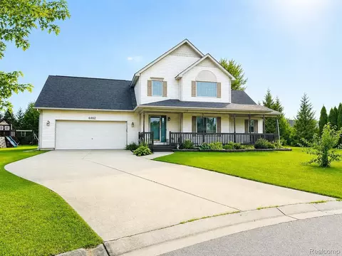 6462 Maple Leaf Ct, Grand Blanc, MI 48439