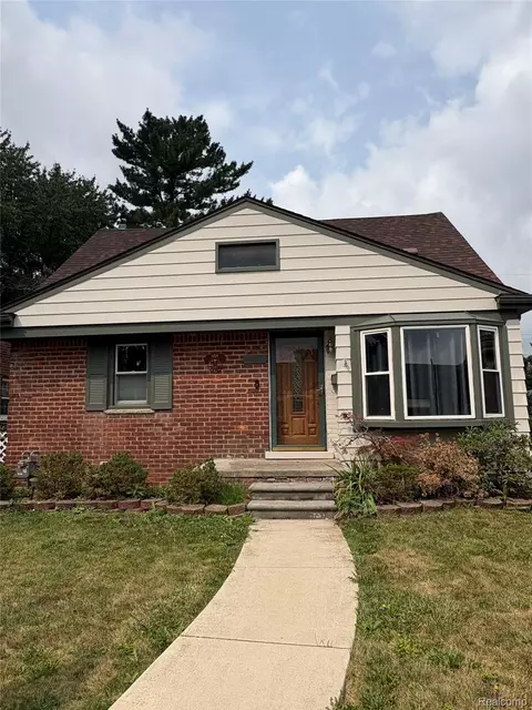 9640 Hubert Ave, Allen Park, MI 48101