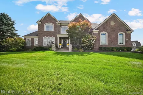 3119 Bradford Ct, Milford, MI 48380