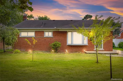 28923 Westfield St, Livonia, MI 48150