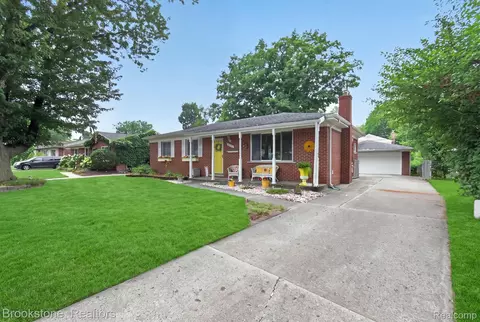 9233 Houghton St, Livonia, MI 48150