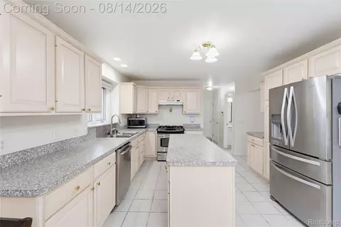 Kitchen - 48353 Jefferson Dr, Macomb, MI 48044 photo 2 of 5