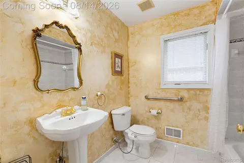 Bath - 48353 Jefferson Dr, Macomb, MI 48044 photo 2 of 4