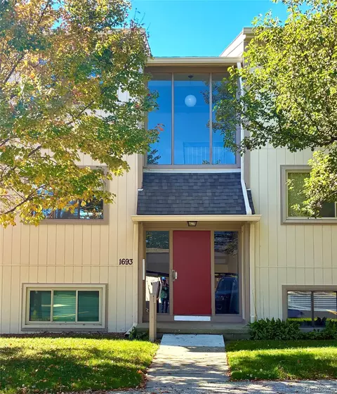 1693 Riverside Dr #3, Rochester Hills, MI 48309