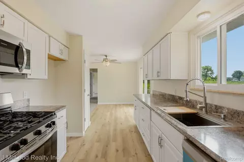 Kitchen - 7500 E Frances Rd, Mount Morris, MI 48458 photo 4 of 4