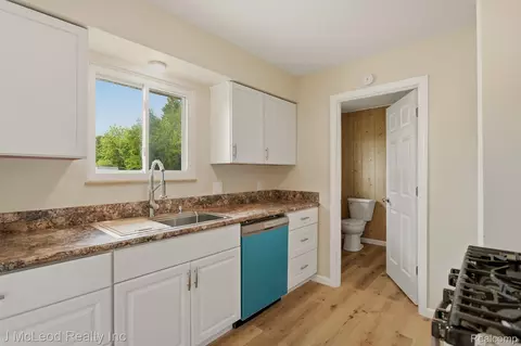 Kitchen - 7500 E Frances Rd, Mount Morris, MI 48458 photo 3 of 4