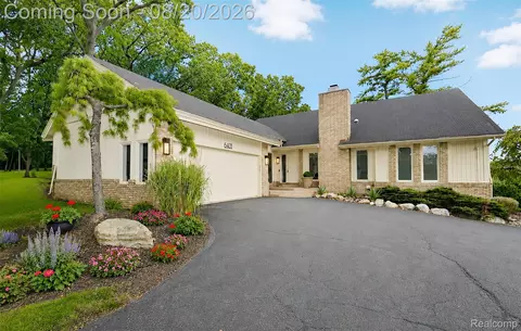 6401 Apple Grove Ln, Bloomfield Hills, MI 48301