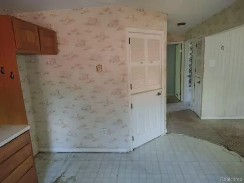 Entry Way - 9436 E Bennington Rd, Durand, MI 48429 photo 3 of 5