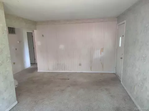Living - 9436 E Bennington Rd, Durand, MI 48429 photo 1 of 2