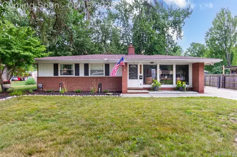 29604 Chelmsford Rd, Southfield, MI 48076
