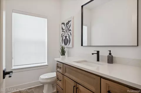 Bath - 1665 Pinecroft Ln, Howell, MI 48855 photo 1 of 3