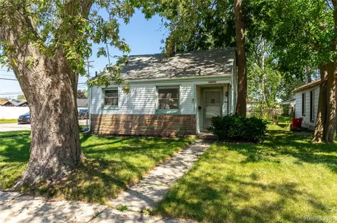 13313 Helen St, Southgate, MI 48195