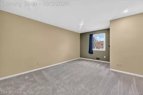 Bedroom - 9505 E Atherton Rd, Davison, MI 48423 photo 5 of 6