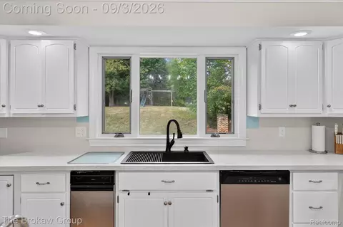 Kitchen - 9505 E Atherton Rd, Davison, MI 48423 photo 3 of 5