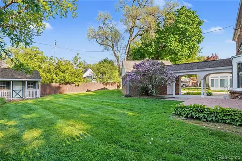 Exterior - 923 Maxine St, Flint, MI 48503 photo 10 of 10