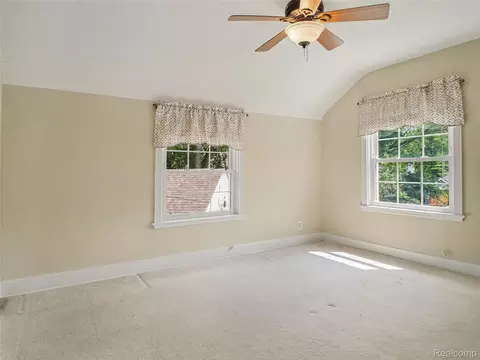 Bedroom - 923 Maxine St, Flint, MI 48503 photo 2 of 3