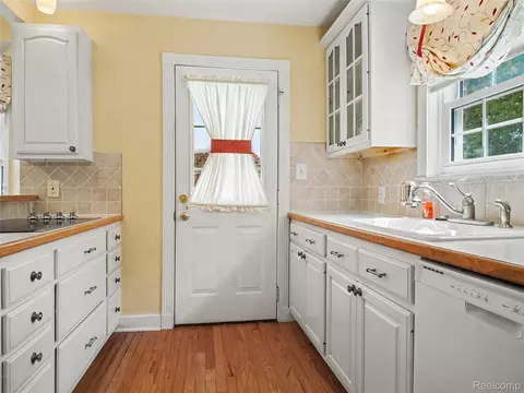 Kitchen - 923 Maxine St, Flint, MI 48503 photo 1 of 1