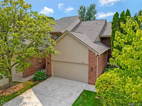 55441 Boardwalk Dr, Shelby Township, MI 48316