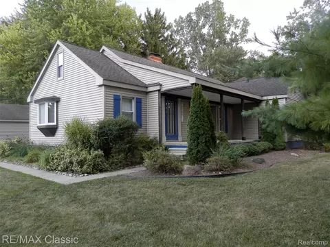 23754 Haynes St, Farmington Hills, MI 48336
