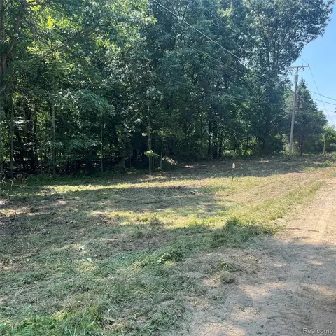 1255 Houghton Trl, Groveland, MI 48462
