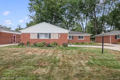 23115 Ashley St, Farmington Hills, MI 48336