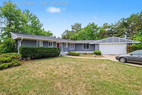 1034 Woodworth Dr, Grand Blanc, MI 48439