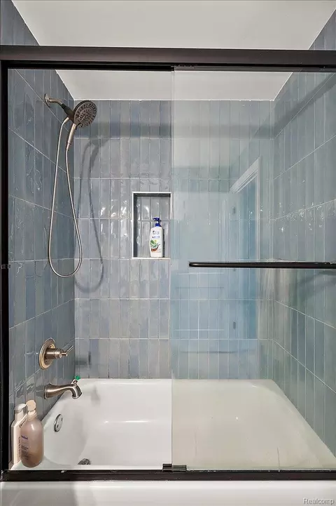 Bath - 62477 Rosina Ct, Ray, MI 48096 photo 16 of 18