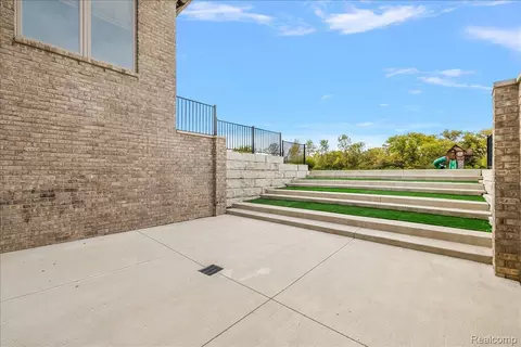 Exterior - 62477 Rosina Ct, Ray, MI 48096 photo 5 of 12
