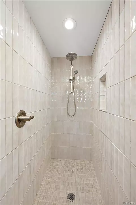 Bath - 62477 Rosina Ct, Ray, MI 48096 photo 11 of 18