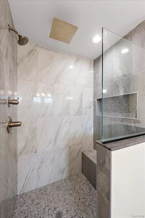 Bath - 62477 Rosina Ct, Ray, MI 48096 photo 6 of 18