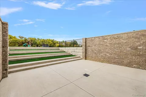 Exterior - 62477 Rosina Ct, Ray, MI 48096 photo 6 of 12