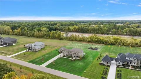 View/Area - 62477 Rosina Ct, Ray, MI 48096 photo 4 of 5