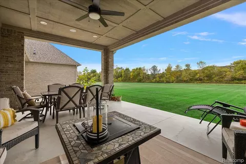Exterior - 62477 Rosina Ct, Ray, MI 48096 photo 7 of 12