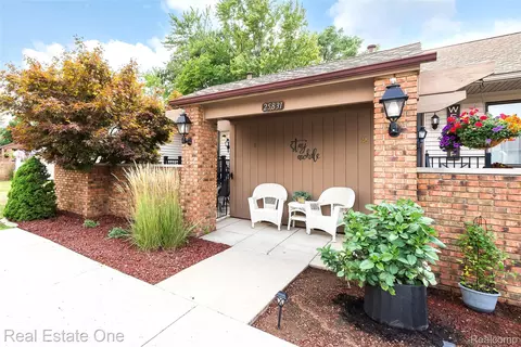 25831 Lexington Dr #1, South Lyon, MI 48178