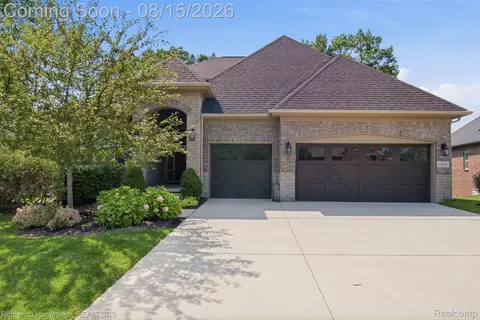 6819 Heirloom Cir, West Bloomfield, MI 48322