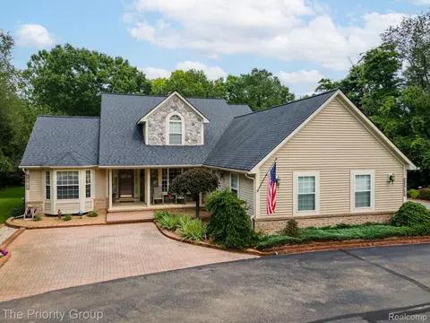 1761 Twin Lakes Blvd E, Oxford, MI 48371