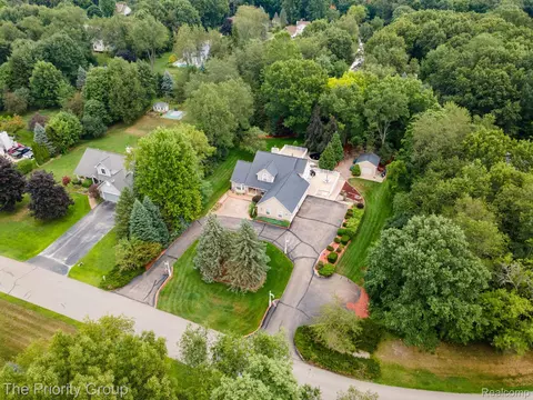 1761 Twin Lakes Blvd E, Oxford, MI 48371