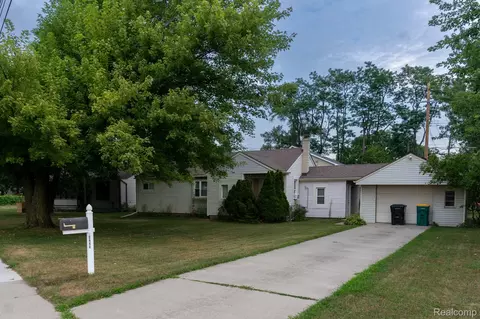 30446 Shiawassee Rd, Farmington Hills, MI 48336