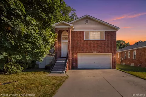 35143 Lewis St, Westland, MI 48185
