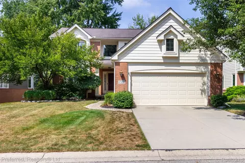 47652 Arbor Trl #77, Northville, MI 48168