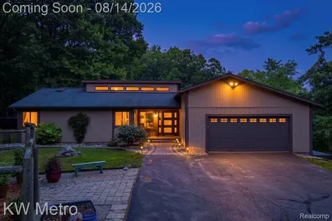 3050 Indian Lake Rd, Addison, MI 48370