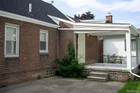 Exterior - 19168 Berden St, Grosse Pointe, MI 48236 photo 4 of 4