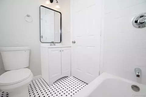 Bath - 19168 Berden St, Grosse Pointe, MI 48236 photo 2 of 4