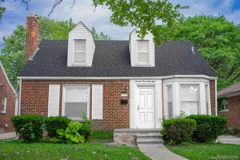 19168 Berden St, Grosse Pointe, MI 48236