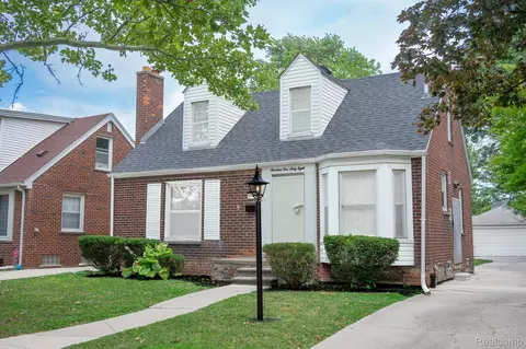 Exterior - 19168 Berden St, Grosse Pointe, MI 48236 photo 2 of 4