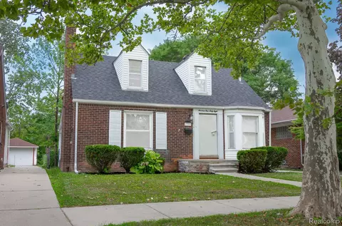 Exterior - 19168 Berden St, Grosse Pointe, MI 48236 photo 3 of 4