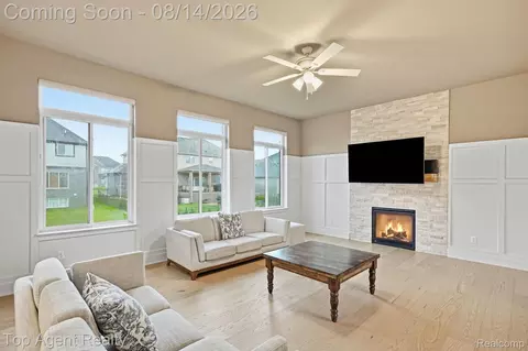 Living - 19870 Joy Dr, Macomb, MI 48042 photo 2 of 3