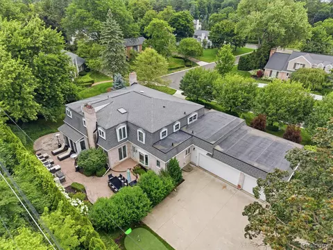 1281 Twin Maples Ln, Bloomfield Hills, MI 48301