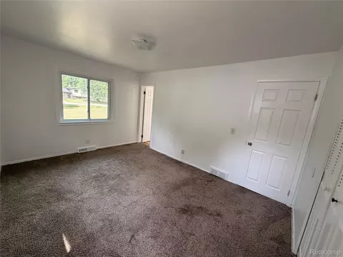 Bedroom - 5347 Mapletree Dr, Flint, MI 48532 photo 1 of 3