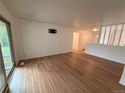 Living - 5347 Mapletree Dr, Flint, MI 48532 photo 2 of 5